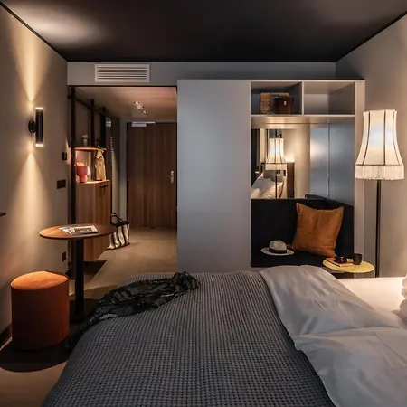 Revo 4* Munich