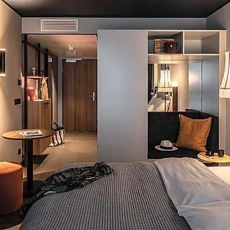 Revo 4*